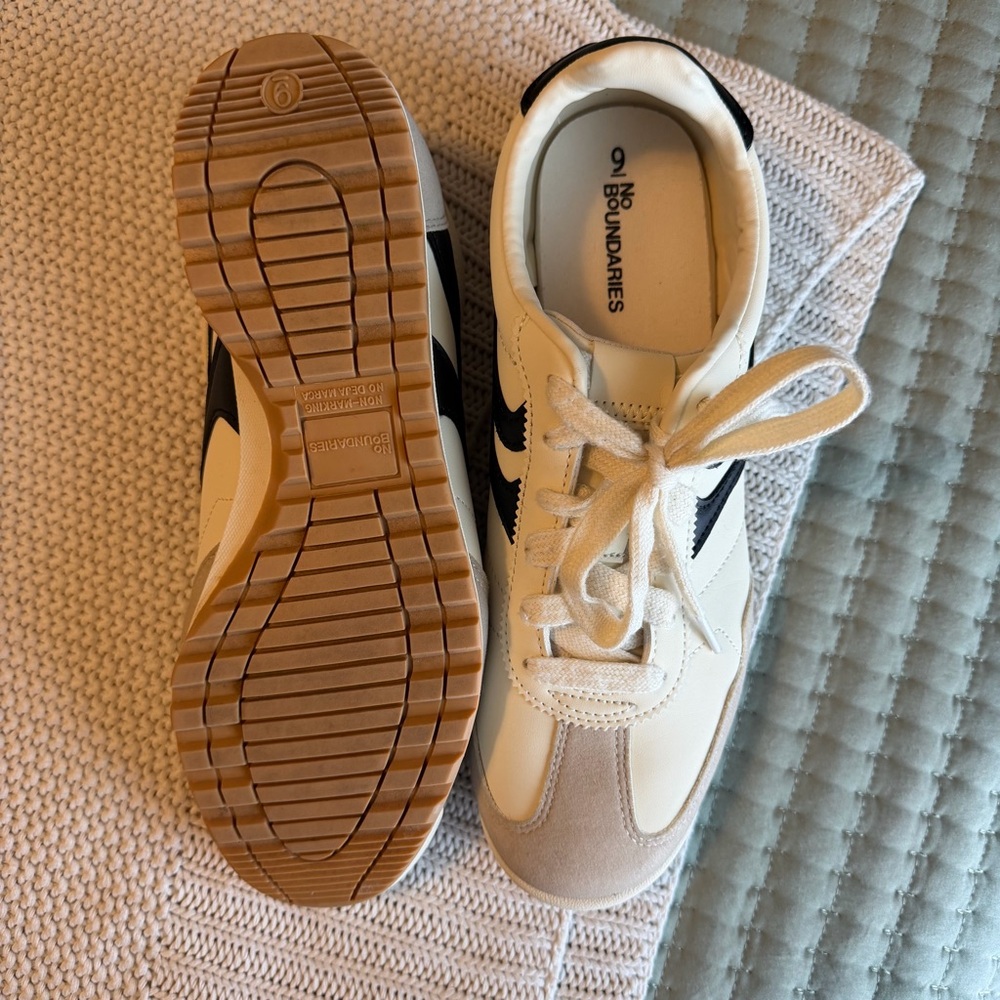 No Boundaries Black and White Sneakers Size 9 - Picture 8 of 8